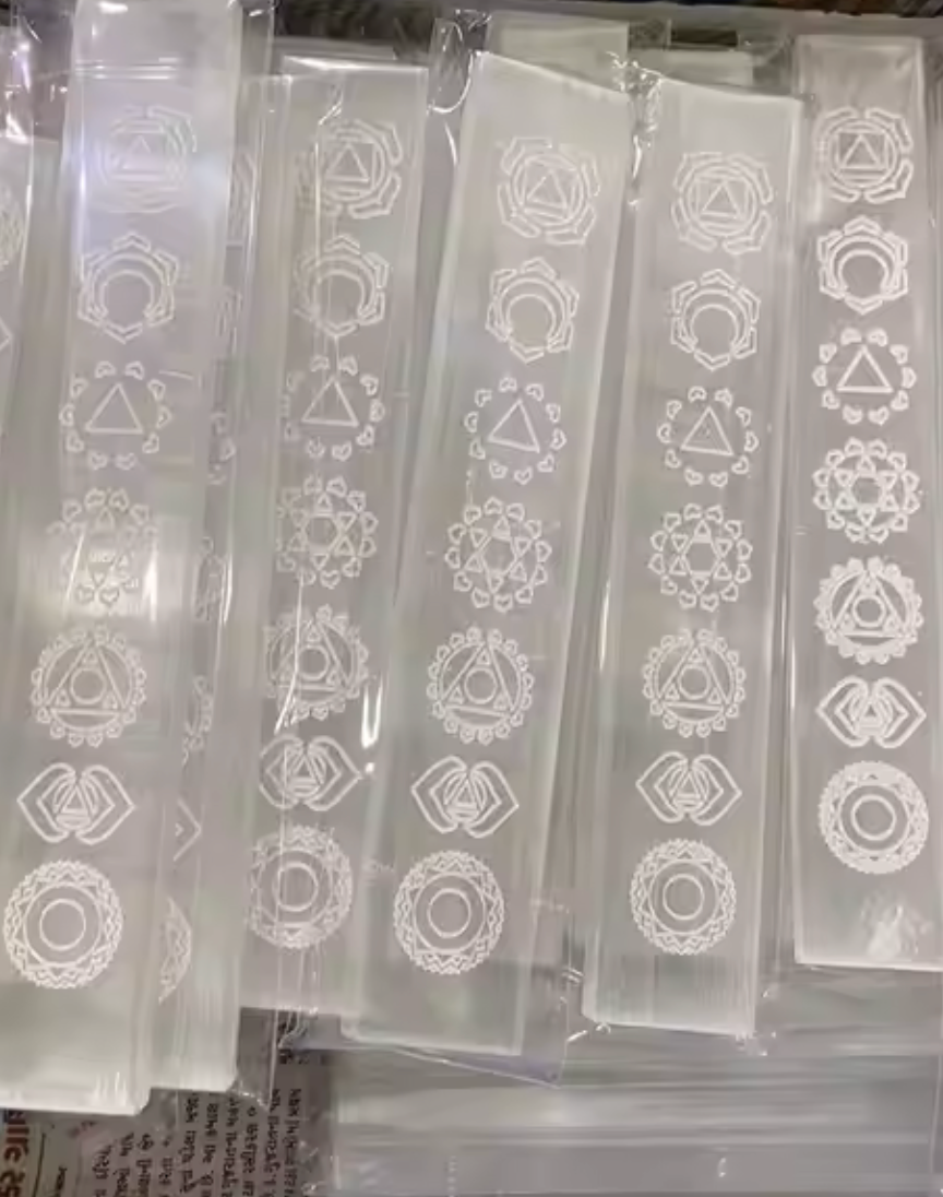In-Alignment Slim Crystal Charging Plate